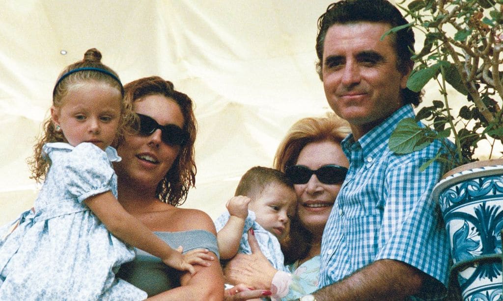 Rocio Flores con Rocío Carrasco, Rocio Jurado y David Flores y Jose Ortega Cano