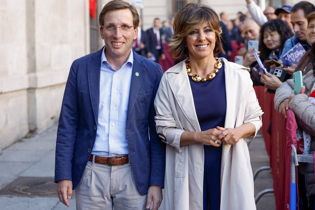 Sonsoles Ónega y José Luis Martínez-Almeida en el pregón de las fiestas de San Isidro