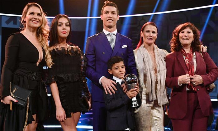 Cristiano Ronaldo con su familia