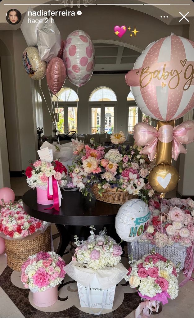 Así fue el cálido recibimiento de Nadia Ferreira en su casa, tras dar a luz a su pequeña Myla. 