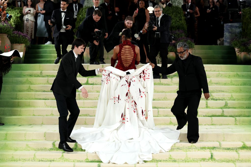 Esta imagen fue capturada con una cámara remota cuando Naomi Osaka asistía a la Gala del Met de 2026, que celebra el "Arte del Vestuario" (Costume Art), en el Museo Metropolitano de Arte el 4 de mayo de 2026 en  Nueva York. 