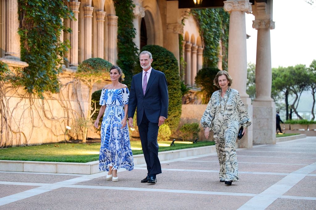 Los Reyes Felipe y Letizia y la reina Sofía celebran una cena con autoridades en el Palacio de Marivent de Palma, Mallorca