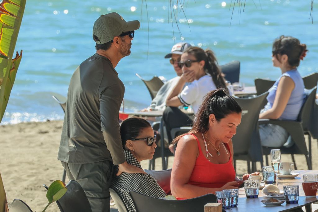Eva Longoria con su marido, Pepe Bastón, de vacaciones en Marbella en marzo de 2026