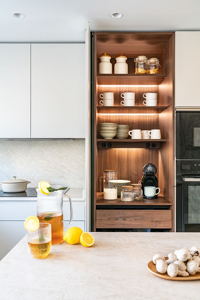 COcina con mueble desayunador. 