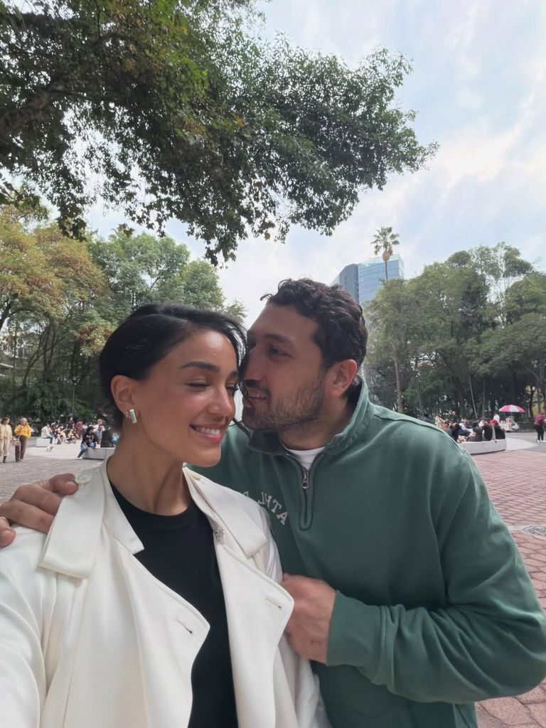 Ale Capetillo se ha dejado ver muy feliz junto a su epsoso Nader en su visita a la Ciudad de México.