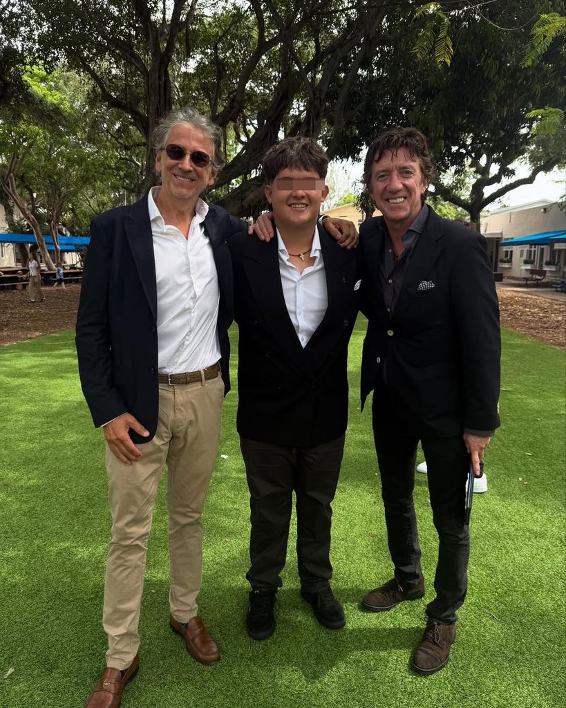 La emoción de Nicolás Vallejo-Nágera en la graduación de su hijo Andrea Nicolás: 'No puedo estar más orgulloso de ti'