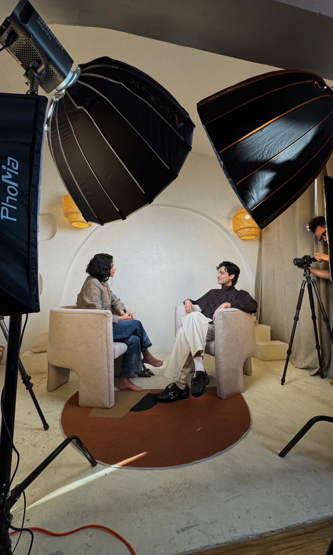 Un vistazo detrás de cámaras de la entrevista entre HUMBE y Silvana Estrada
