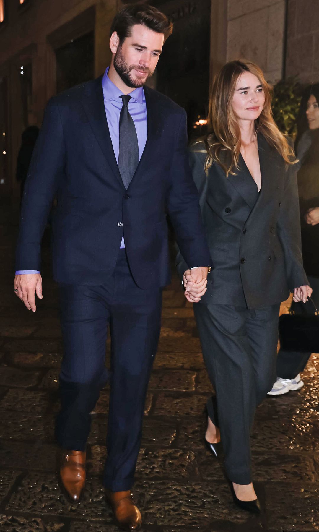 Liam Hemsworth y Gabriella Brooks asistieron a la Semana de la Moda de Milán, casi seis meses después de comprometerse