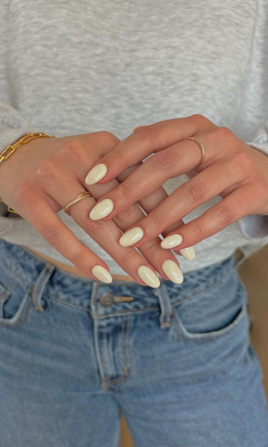 Manicura en color vainilla