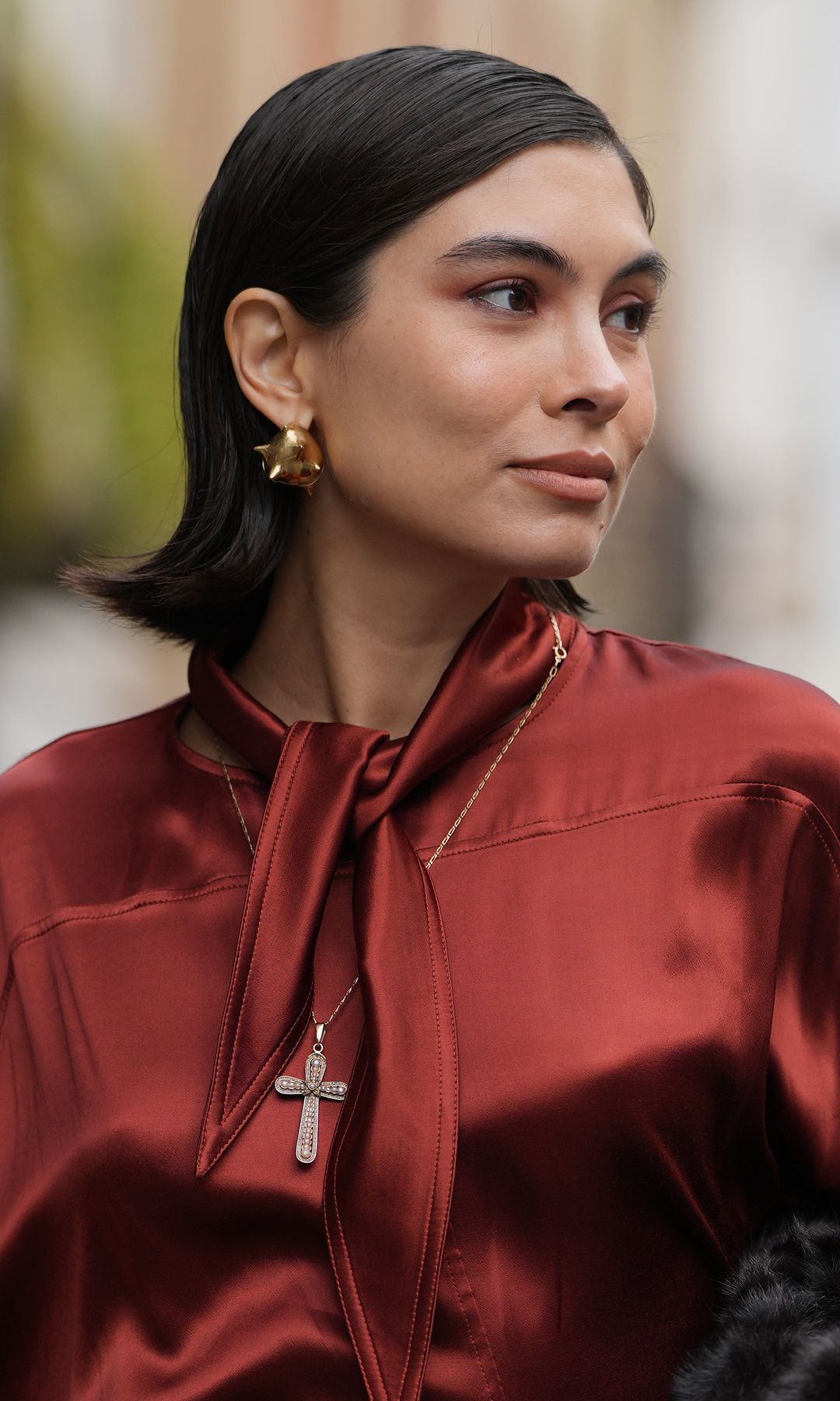  Mujer con cabello castaño
