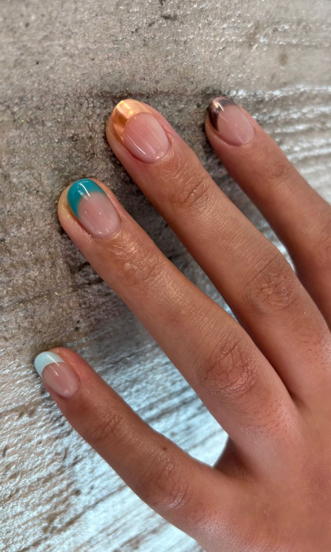 Manicura francesa con varios colores
