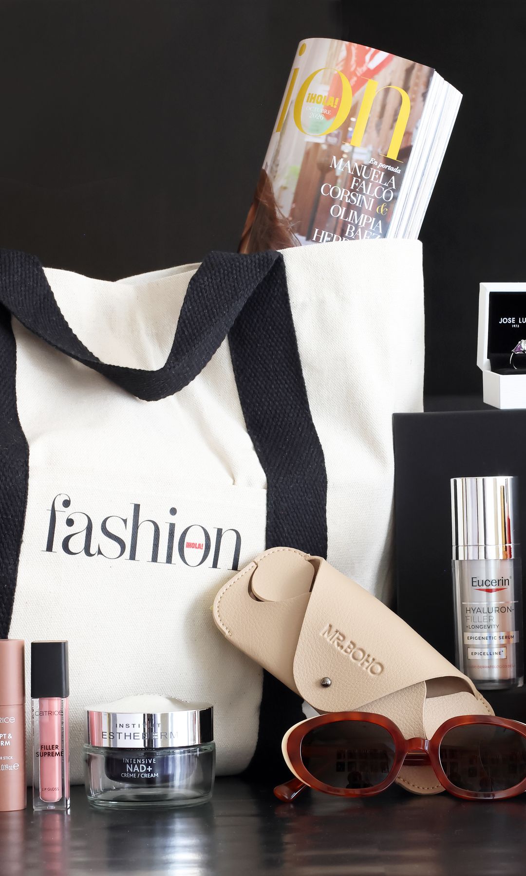 La ‘tote bag’ de los Premios Talento Fashion 2026 reúne los productos de moda y belleza más deseados del otoño