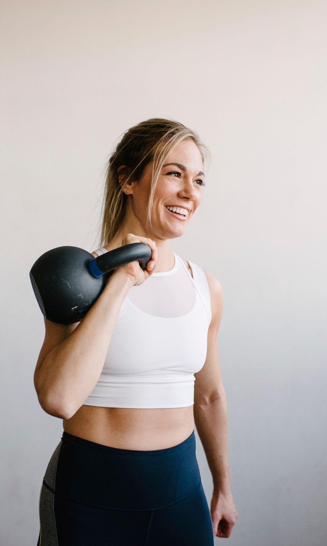 Mujer con Kettlebell