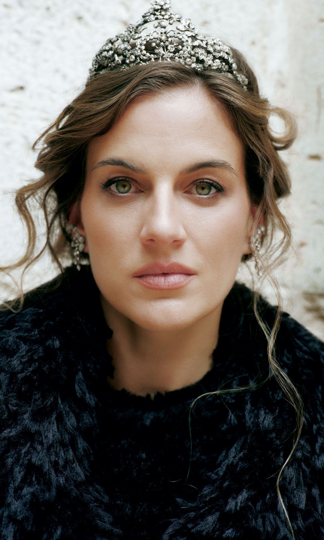 Primer plano de Cleopatra zu Oettingen-Spielberg, con tiara, de Barcena