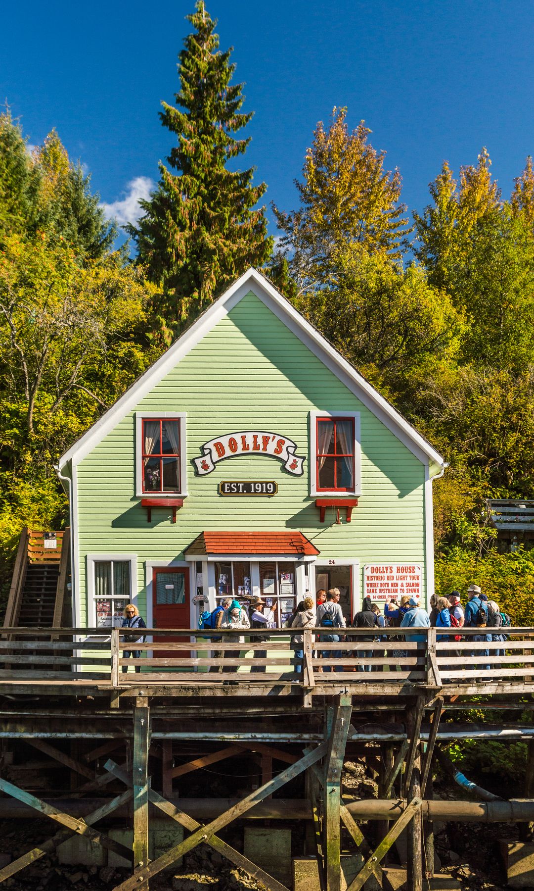 Dollywood, el mundo de fantasía que guarda la infancia de Dolly Parton