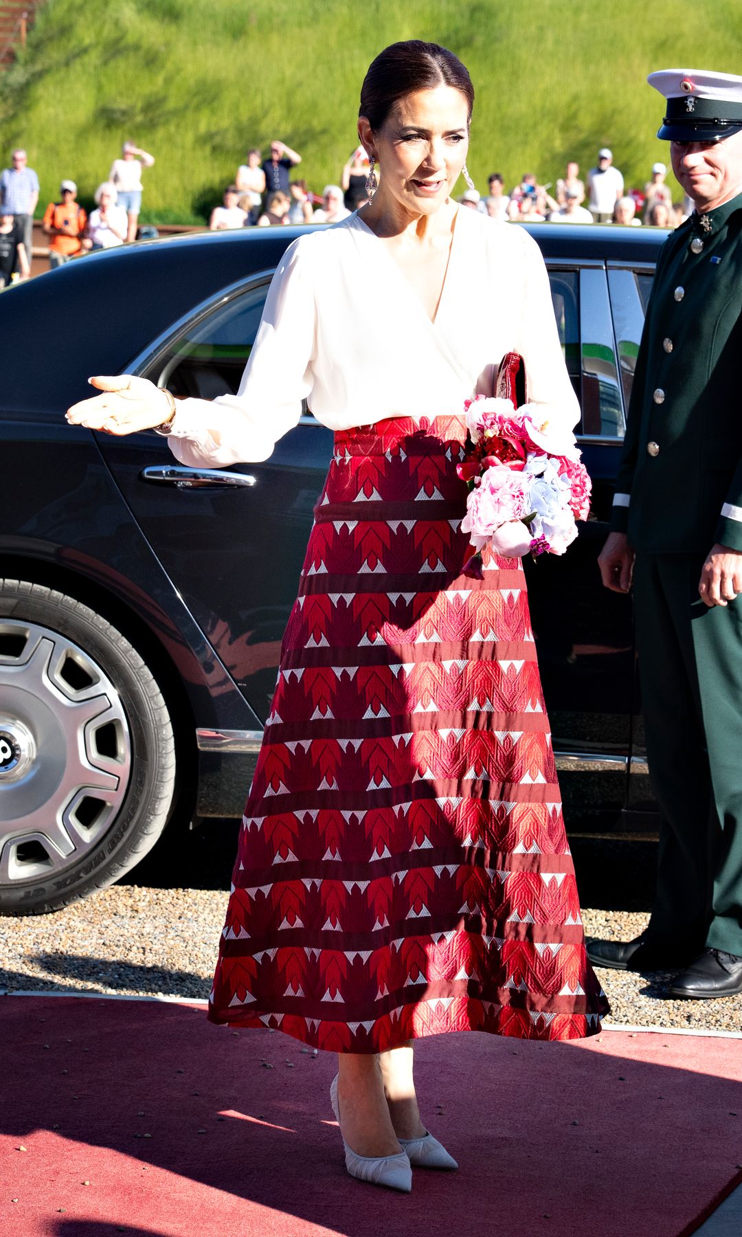 Mary de Dinamarca con una falda de The IQ Collection