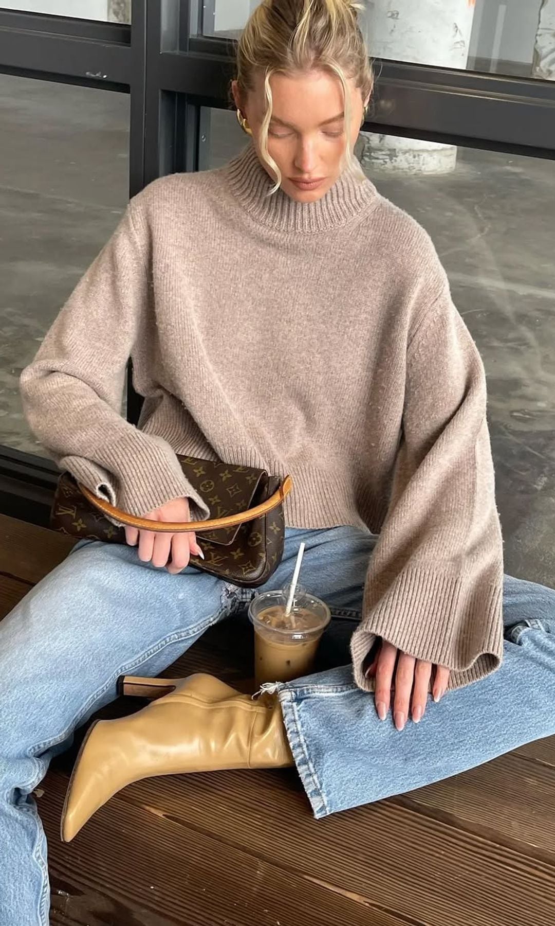 Los vaqueros jamás pasarán de moda, pero se verán mucho más innovadores y elegantes si los combinas con zapatos de estos 5 colores