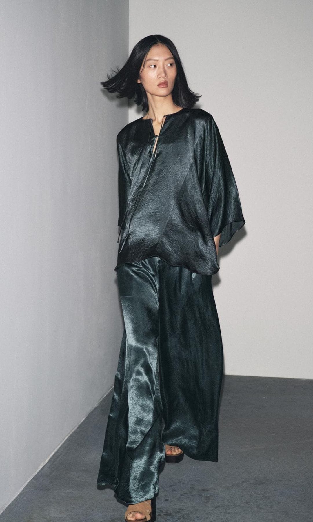 Look invitada dos piezas febrero 2026 Zara