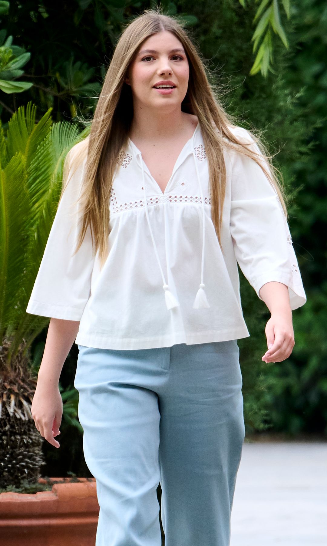 La infanta Sofía y Amalia de Holanda tienen algo en común este verano: los originales accesorios con sello español que ambas han elegido