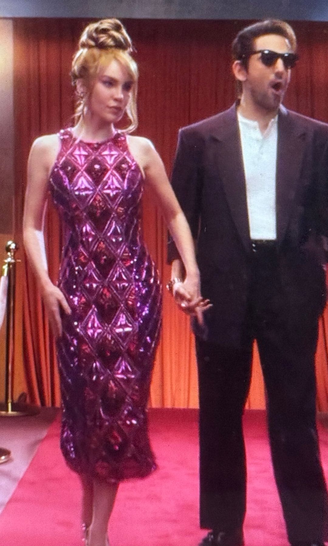 Belinda posando con un vestido de H&M X Balmain