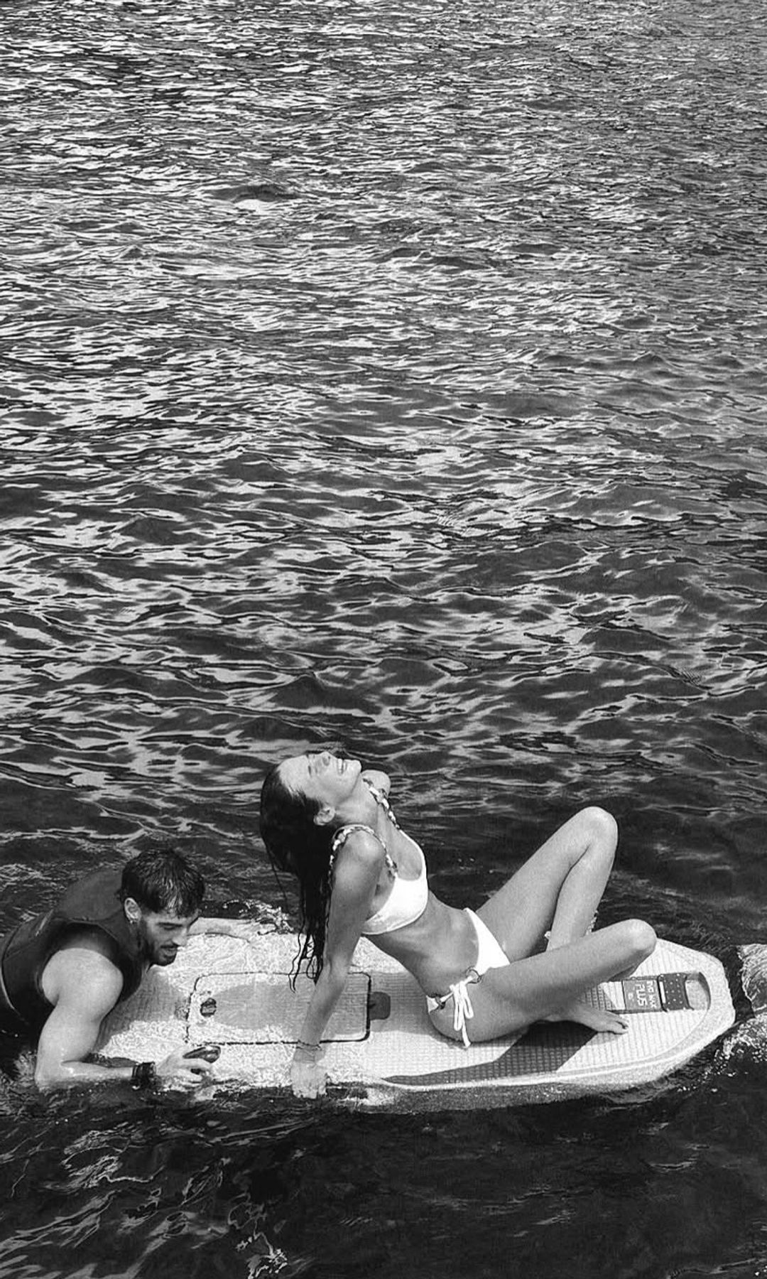 Victoria Federica disfrutando del mar en Ibiza con amigos