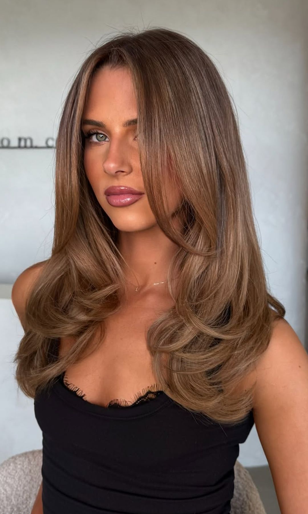 Cabello largo color avellana