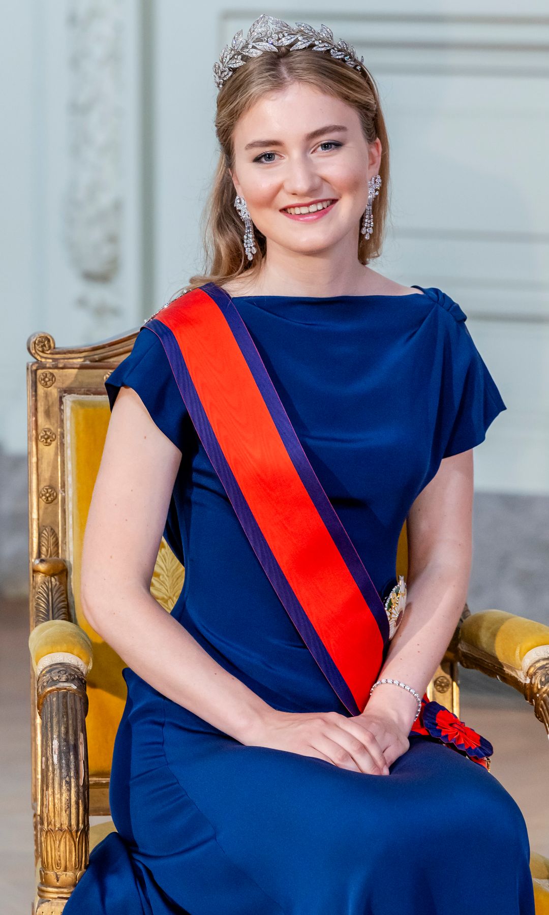 El gran cambio de Elisabeth de Bélgica por su 25 cumpleaños: un estilo marcado por los homenajes a su madre y la moda española