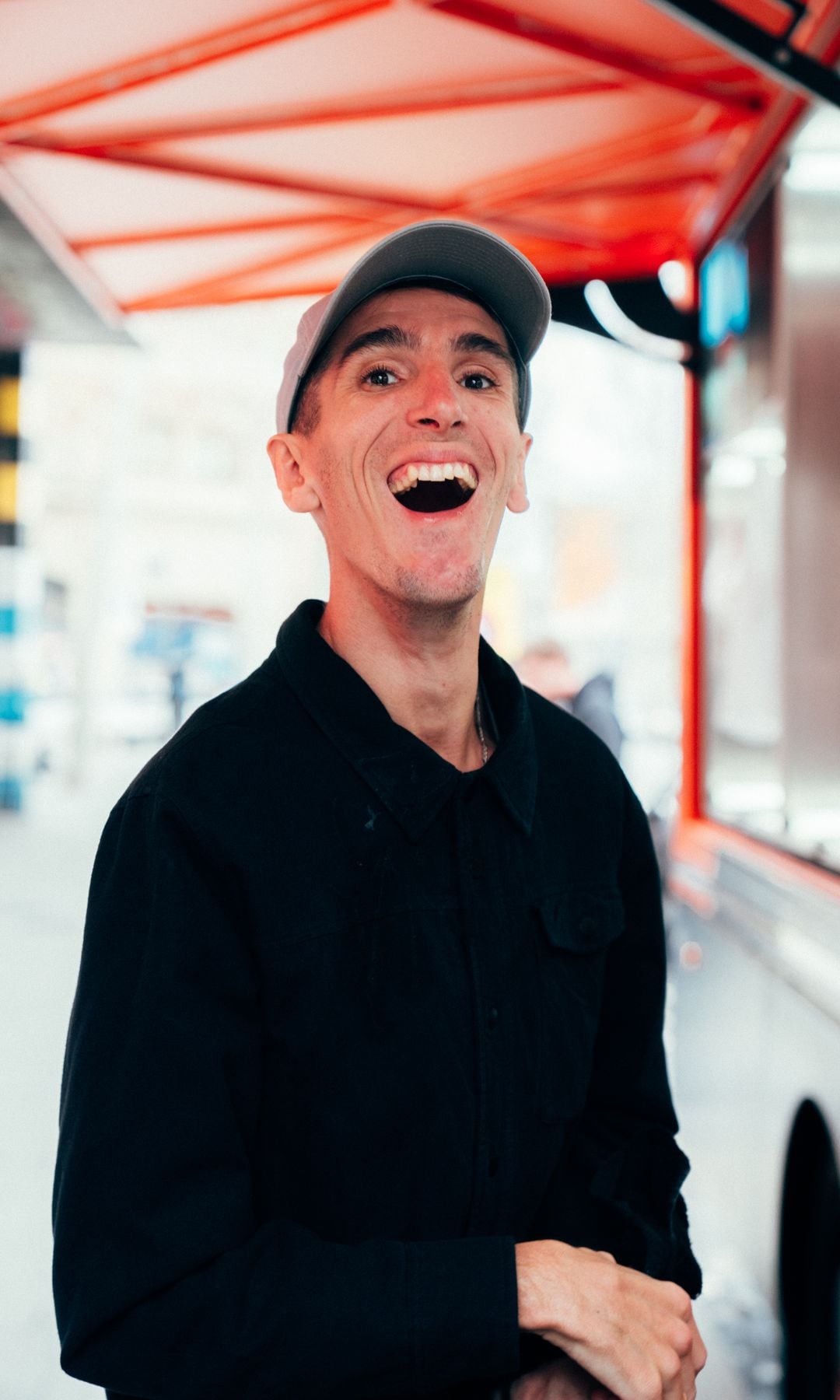 Un primer plano de Álex Roca