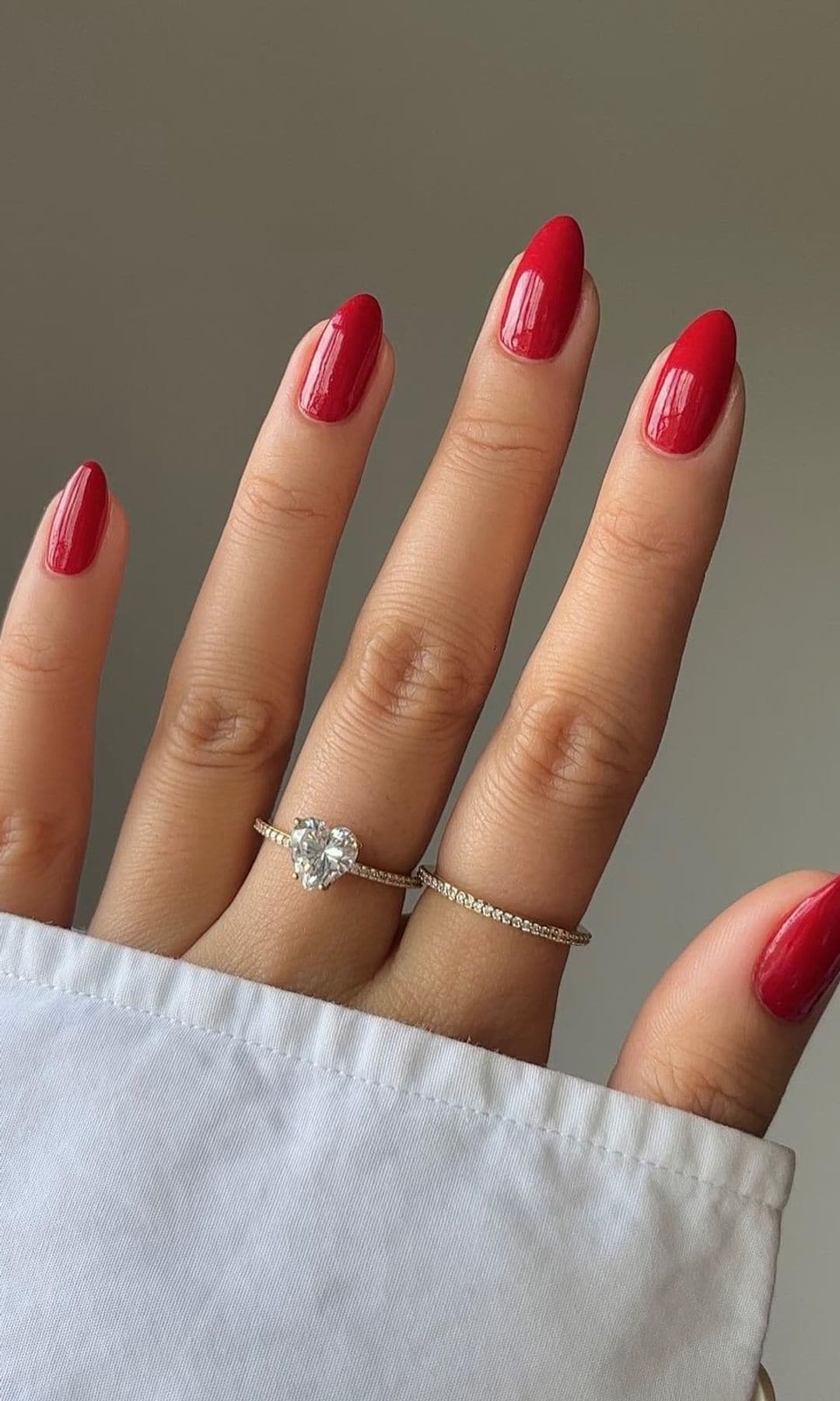 Manicura en rojo clásico