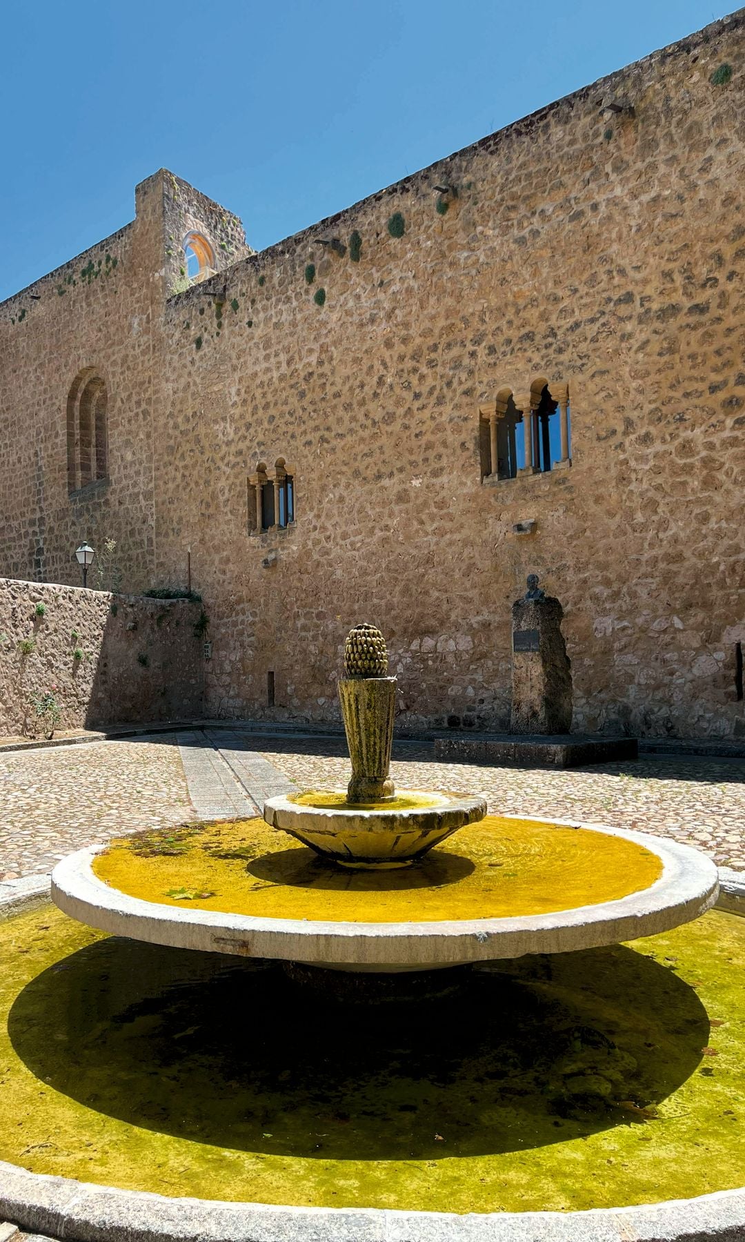 Plaza y fuente de Brihuega, Guadalajara