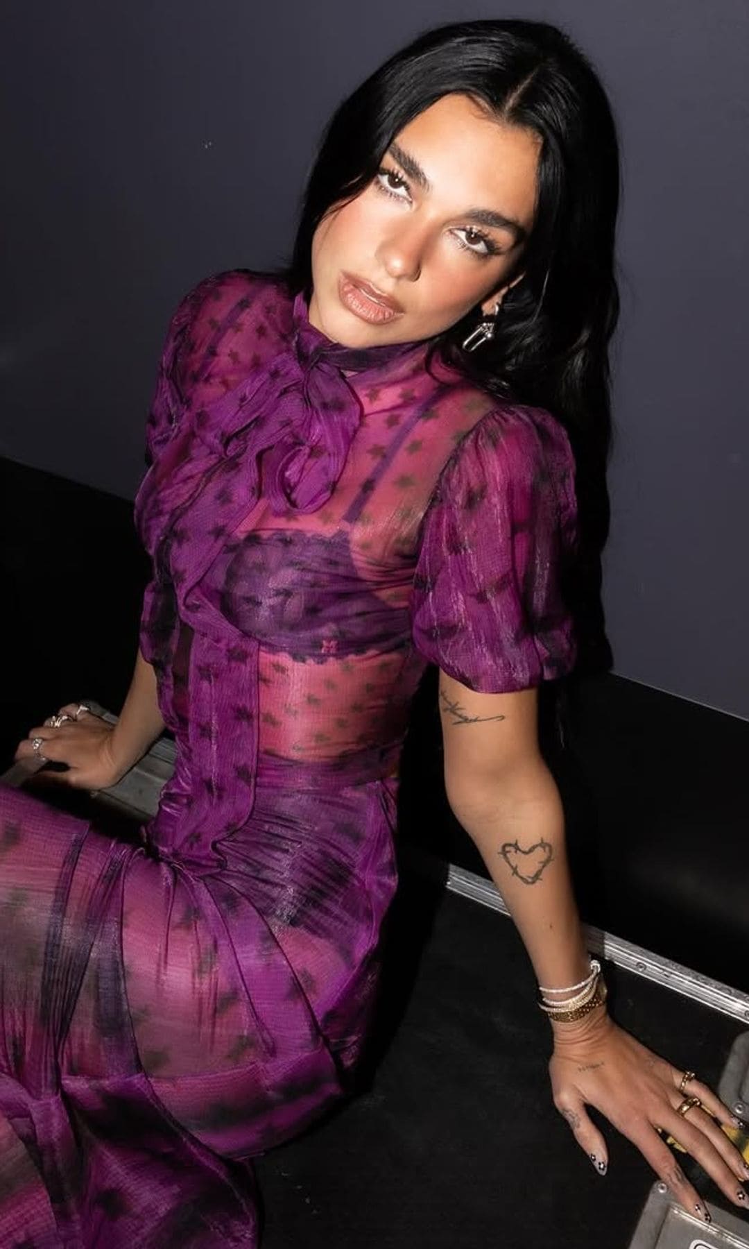 Dua Lipa manicura tendencia