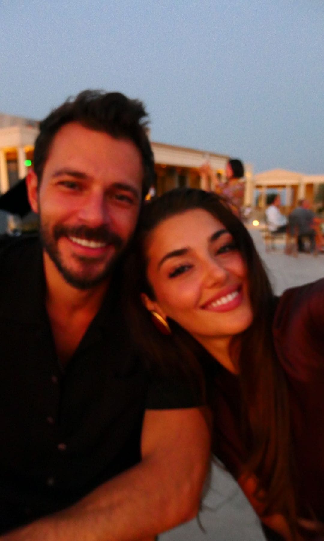 ¿Han roto Hande Erçel y Hakan Sabanci? La actriz aclara en qué punto está su relación