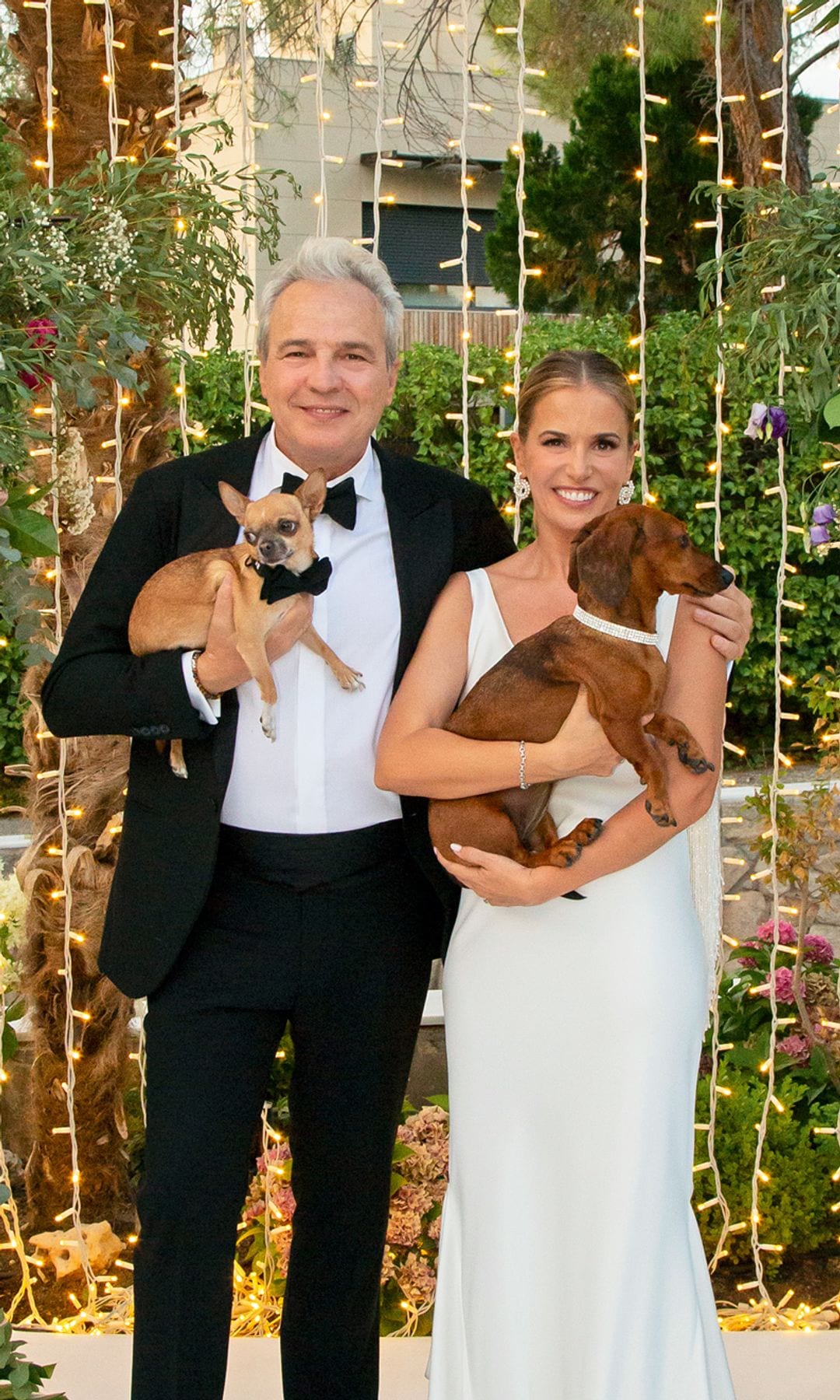 HOLA 4174 DAVID SUMMERS Y CHRISTINE CON SUS PERROS