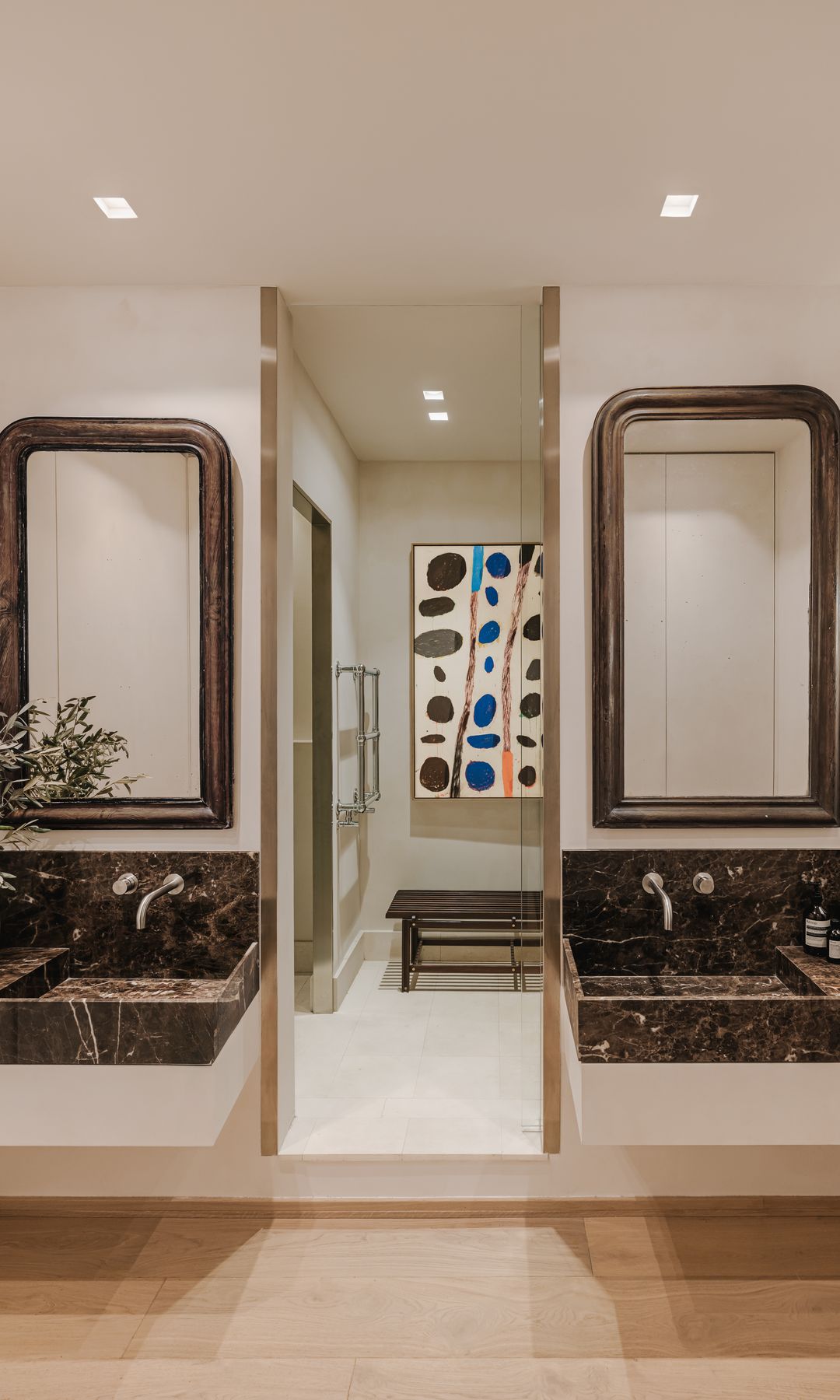 Baño con doble lavabo