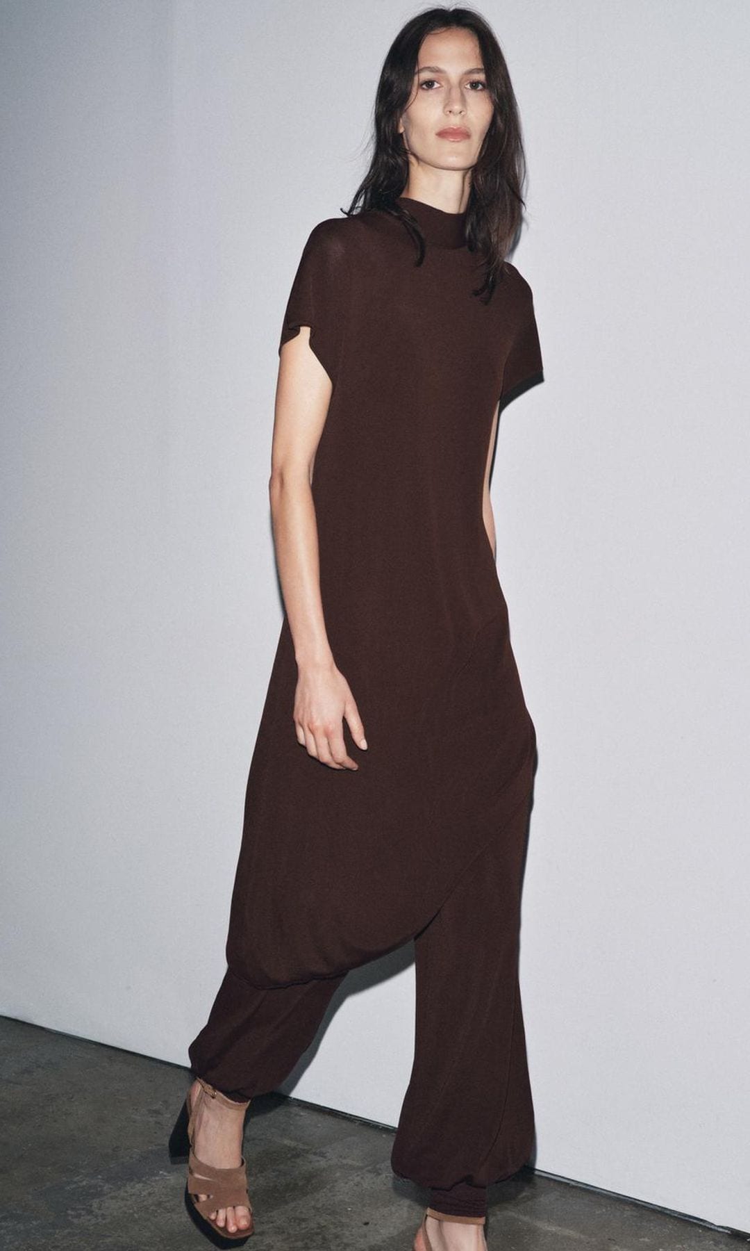 Look invitada dos piezas febrero 2026 Zara