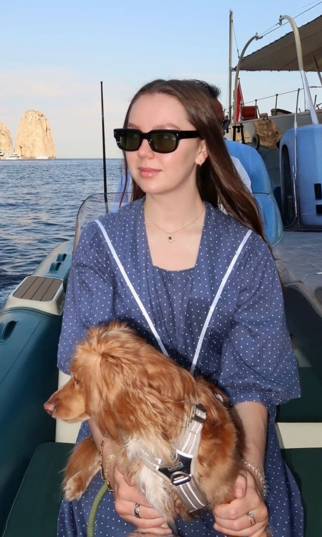 Alexandra de Hannover recupera la elegancia de Grace Kelly en Capri: vestidos marineros, camisas blancas y los looks perfectos para un verano italiano