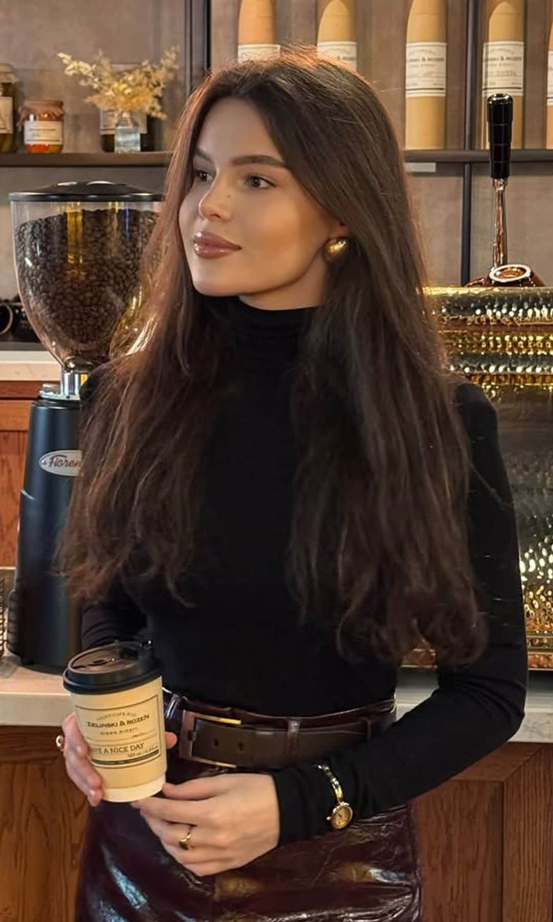 Mujer con cabello ondulado