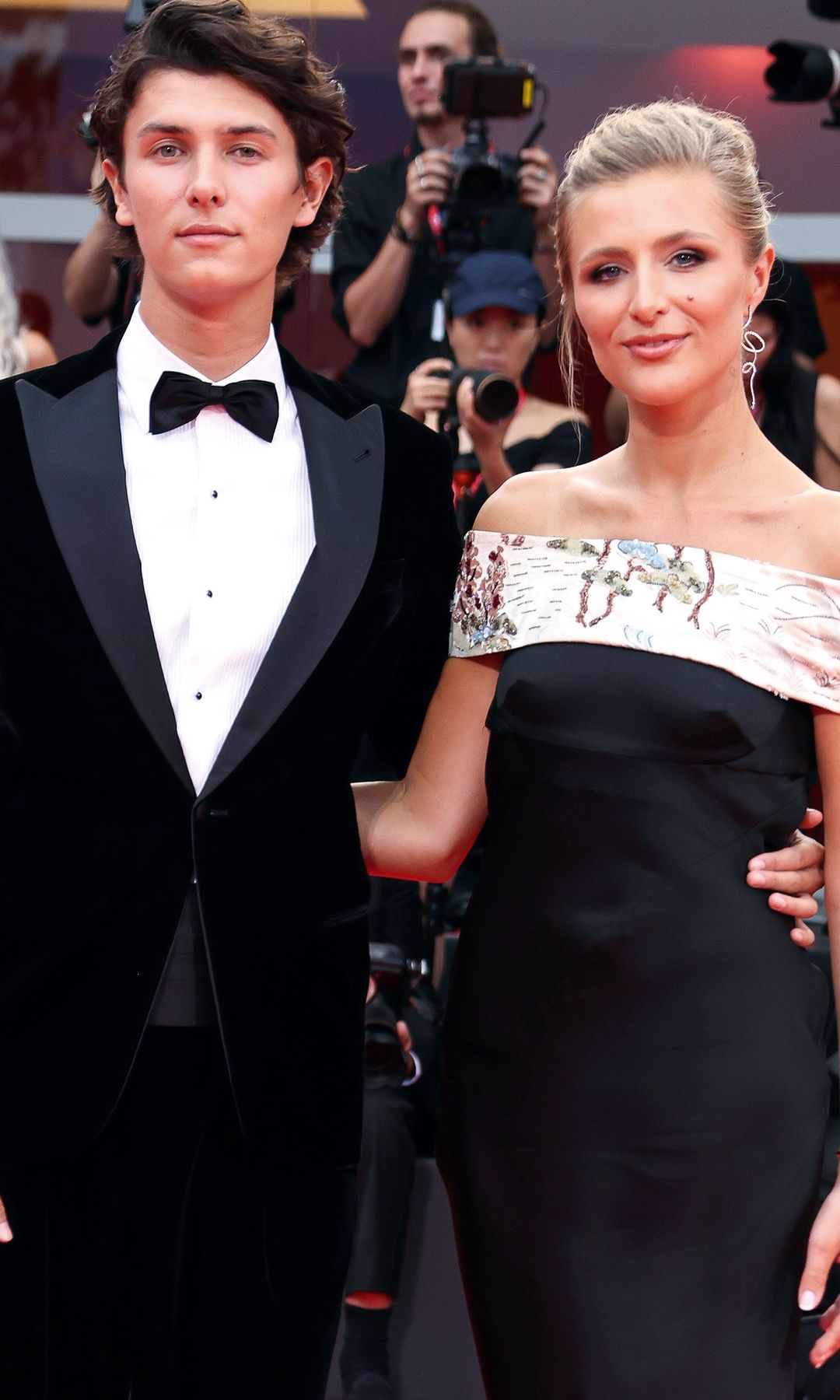 Nicolás de Dinamarca, conde de Monpezat, que llevaba un esmoquin de Giorgio Armani, un estilismo coordinado con su novia, Benedikte Thoustrup