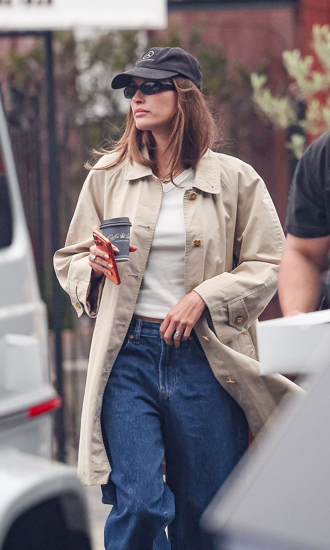 Así fue el look de Hailey Bieber en su salida por Los Ángeles.