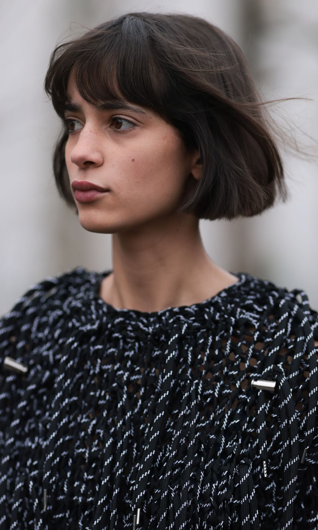  Mujer con pelo corto 