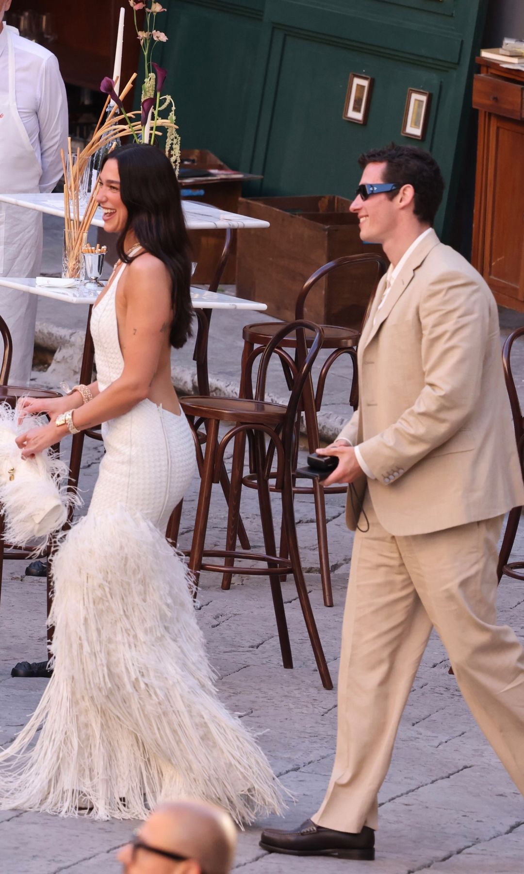 Así fue el vestido que inauguró sus celebraciones nupciales.