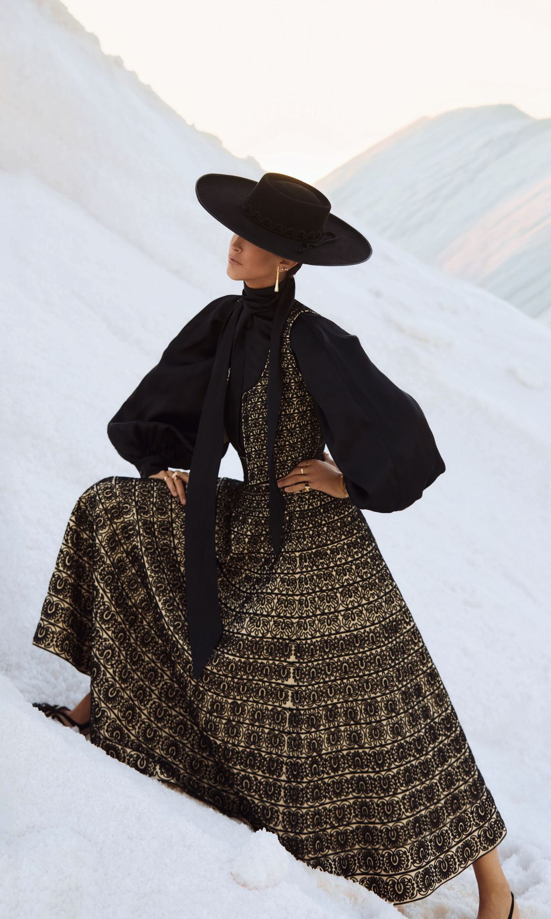 Lleva "total look", de Loro Piana, y zapatos, de Aquazzura