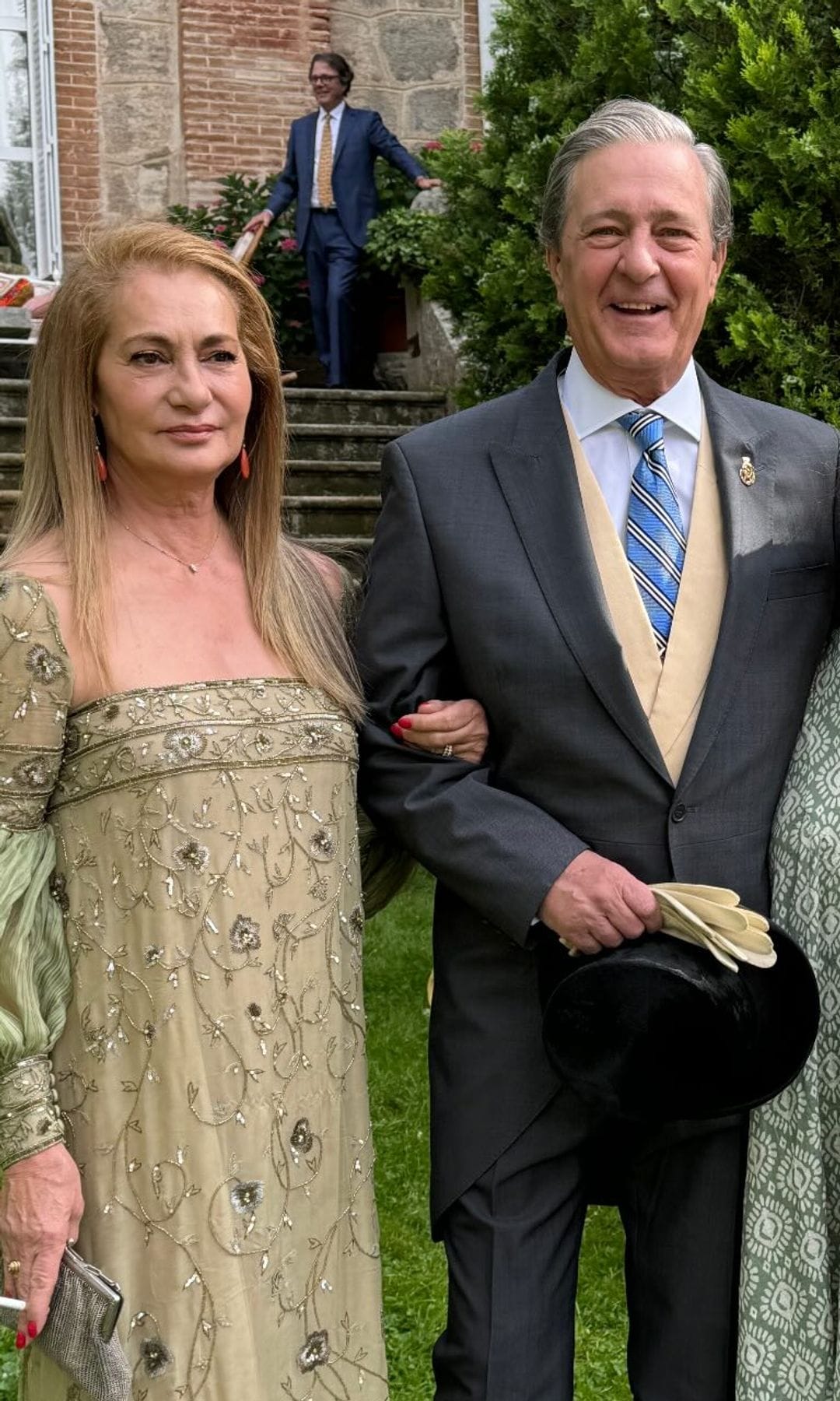 Sobre estas líneas, los padres de la novia, Eduardo Fernández de Araoz y  Paloma Gil de Santivañes