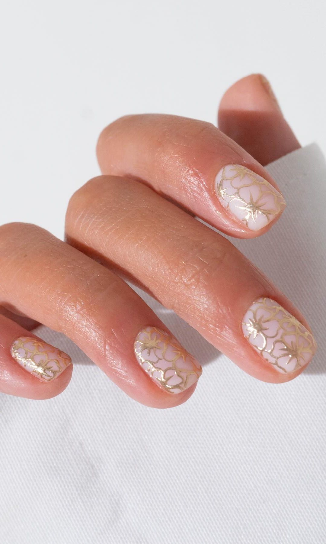 Manicura flores metalizadas