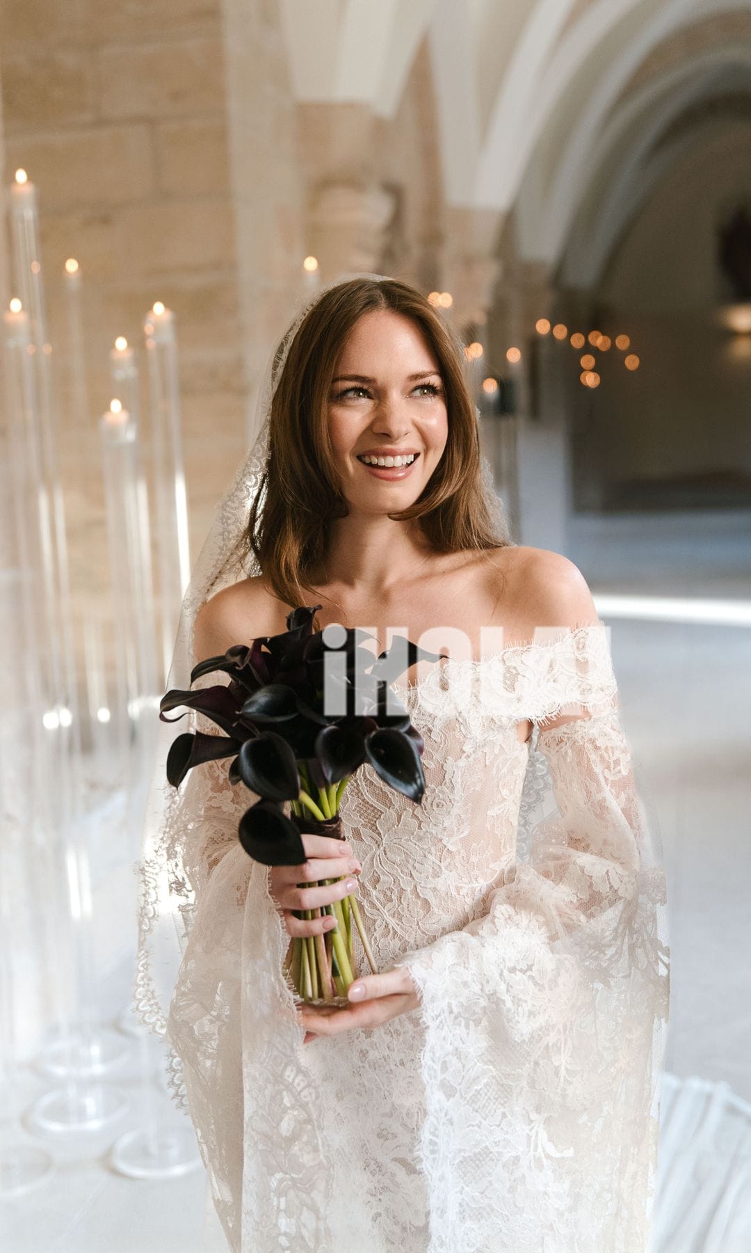 Stella Banderas, vestida de novia