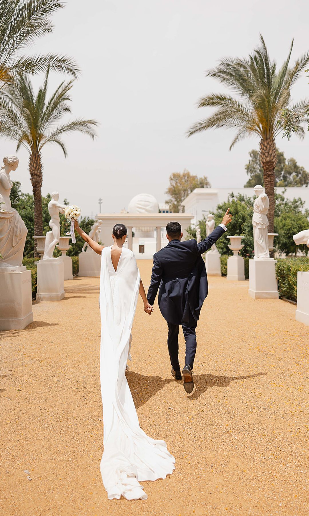 Vestido de novia con capa