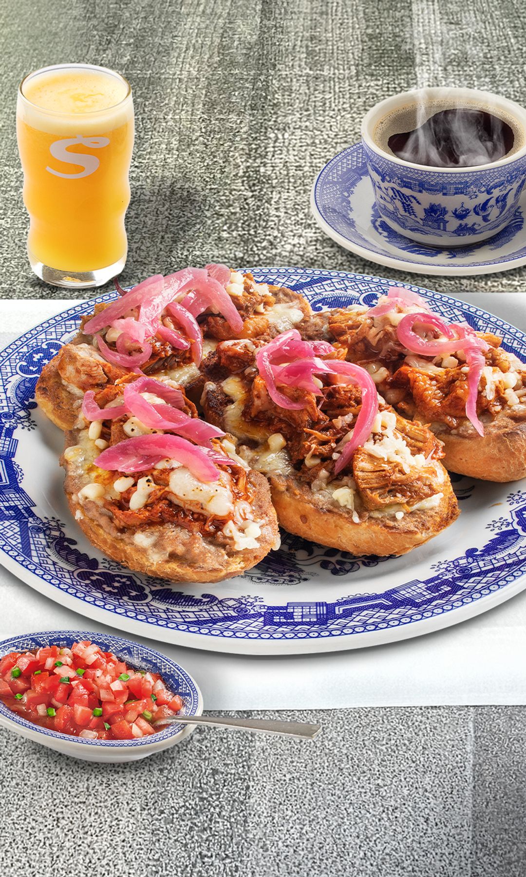 Acompañados con el sazón mexicano, los molletes de cochinita pibil son perfectos para saciar el hambre.