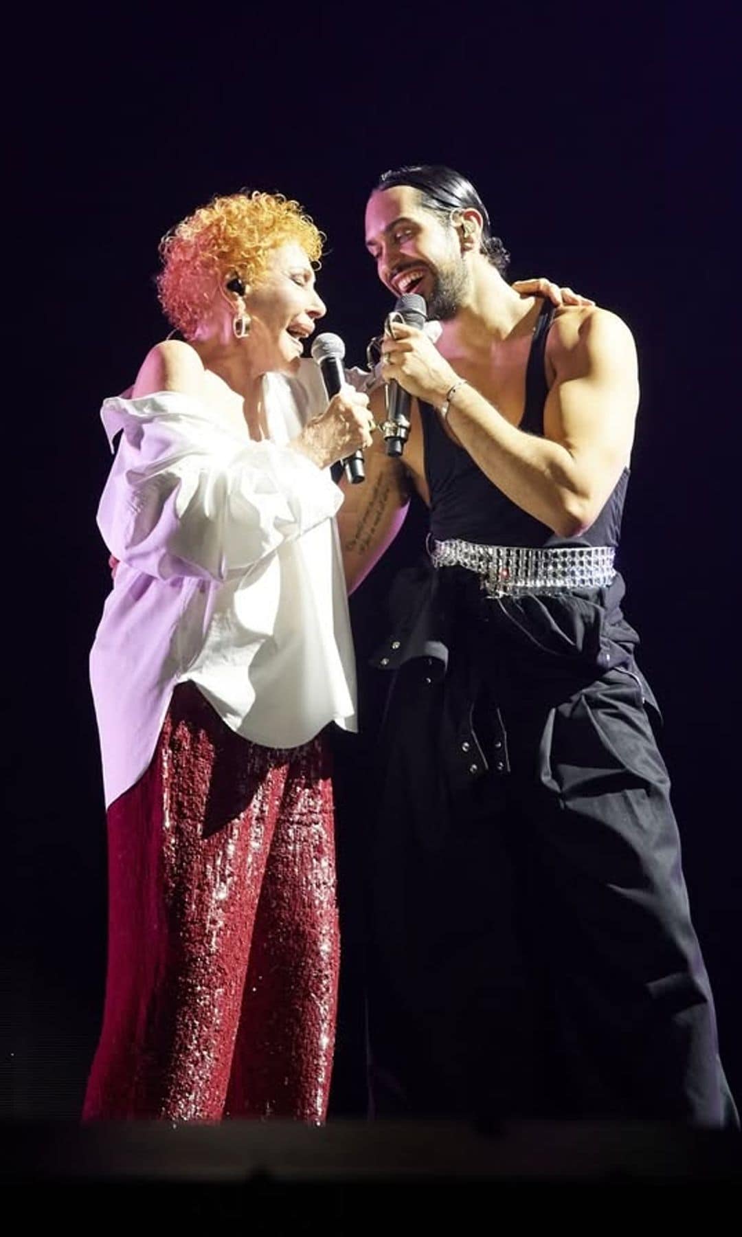 Ornella Vanoni en un concierto con Mahmood