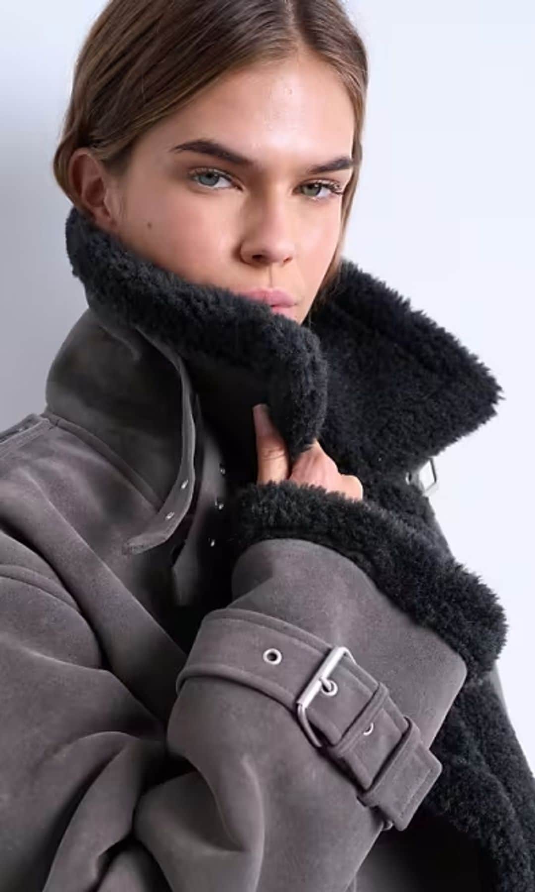 Abrigo largo gris de estilo aviador de borreguito de Topshop