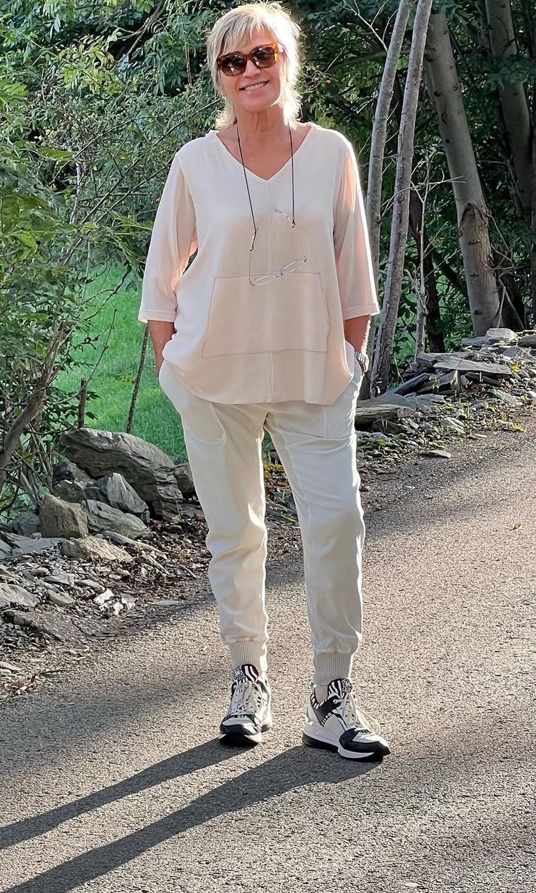 Julia Otero disfrutando de uno de los últimos atardeceres de septiembre en 2022